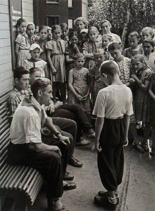 Cəzalandırılan uşaq, 1958-ci il