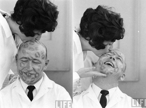 Dodaq boyası yoxlanması