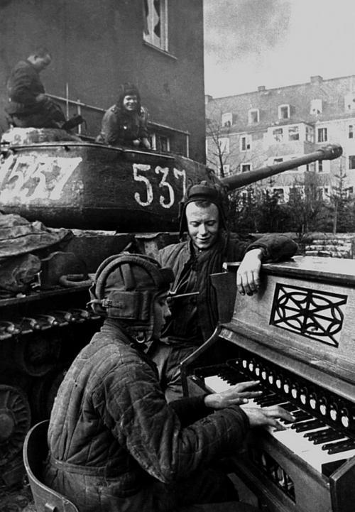 Musiqi fasiləsi, Polşa, 1944-cü il