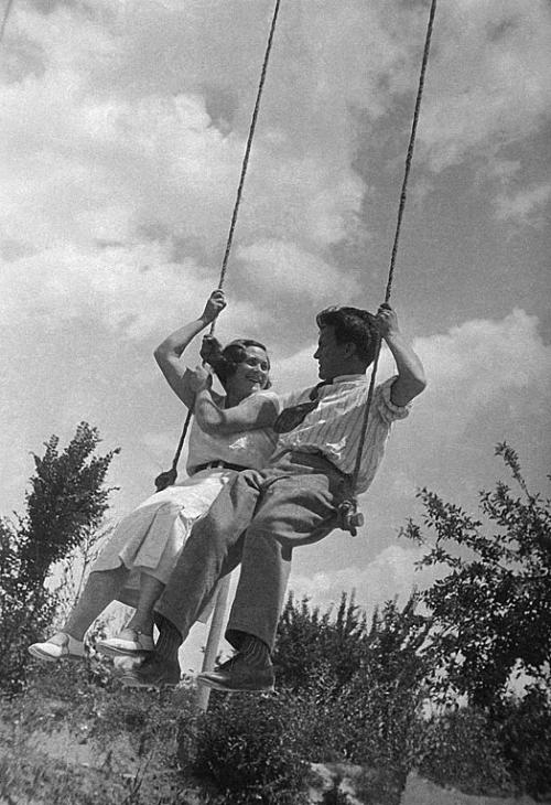 Cütlük yelləncəkdə. SSRİ, 1930-cu il