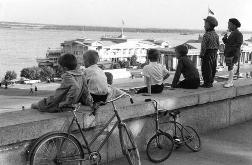 Xəyalpərəstlər. 1960-cı illər