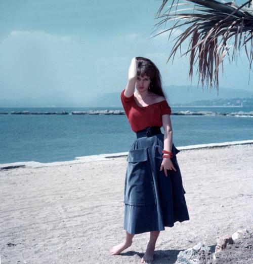 19 yaşlı Bricit Bardo Kann kinofestivalında, 1955-ci il