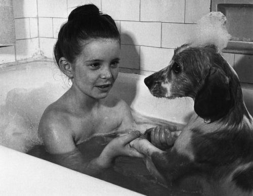 Duş zamanı, 1946-cı il