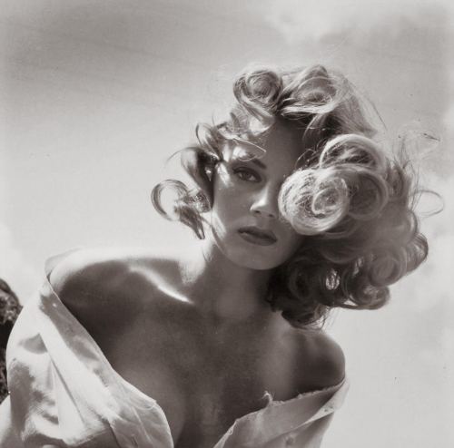 İsveç fotomodeli və aktrisa Anita Ekberq