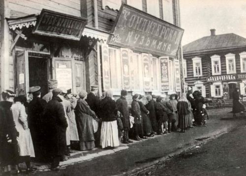 Çörək növbəsi. Samara, 1917-ci il