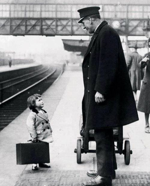 Kiçik səyahətçi. İngiltərə, 1936-cı il