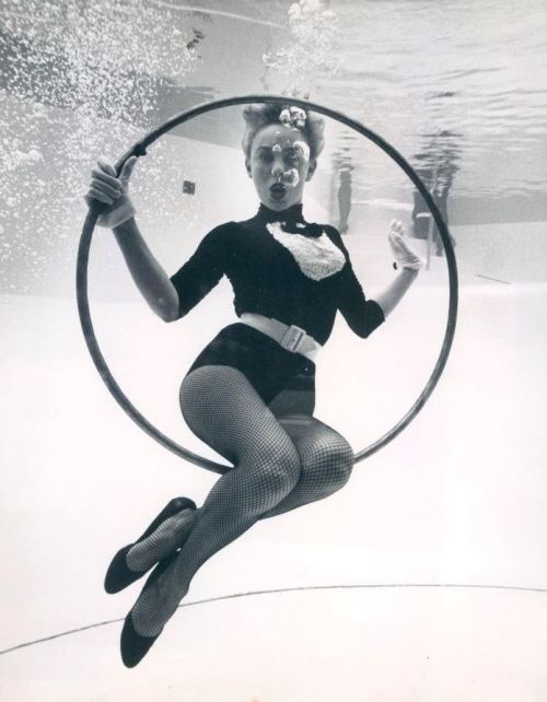 Sualtı rəqqasəsi. Florida, 1959-cu il