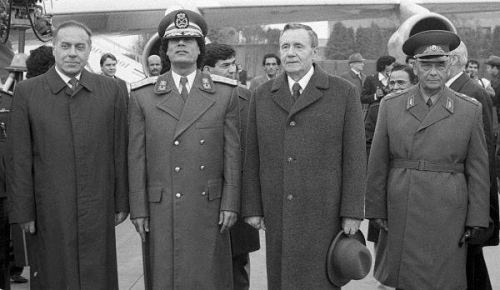 Polkovnik Müəmmər Qəddafinin SSRİ-yə səfəri. Heydər Əliyevlə birlikdə. Vnukovski aerodromu, Moskva. 1 oktyabr 1985-ci il