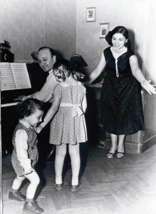 Fikrət Əmirov və ailəsi