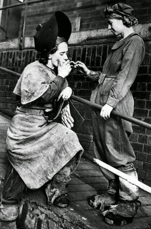 Zavodda fasilə, İngiltərə, 1942-ci il