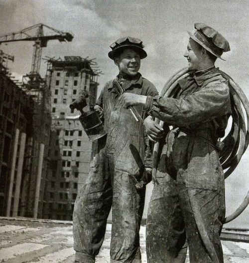 Sovet inşaatçıları, 1950-ci illər