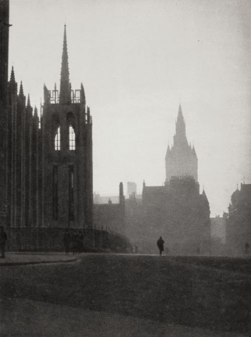 Şəhərdə duman. Aberdin. Şotlandiya. 1920-ci illər