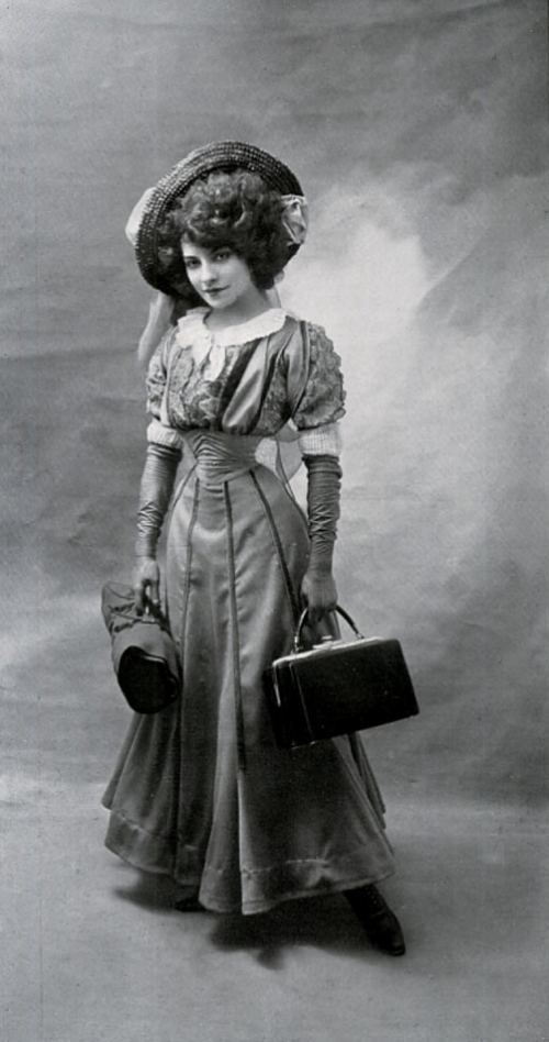 Qadın. Fransa, 1900-cü il