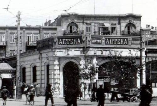Bakının mərkəzi hissəsində aptek, 1925-ci il