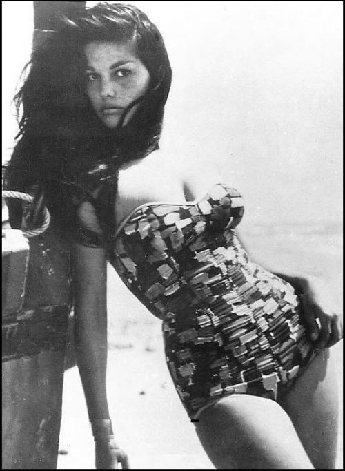 Klaudiya Kardinale 15 yaşında