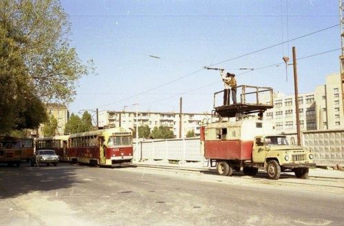 Bakıda elektrik xəttlərinin bərpa edilməsi. 1984-cü il