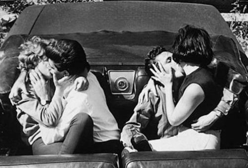 Öpüşən cütlüklər