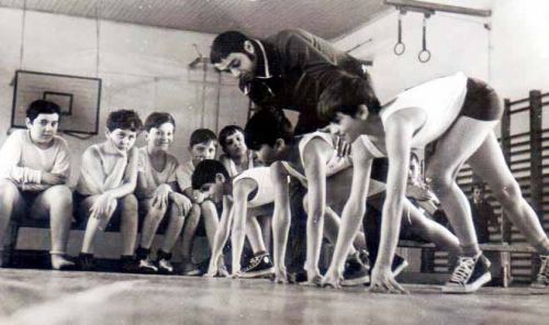 160 nömrəli məktəbdə bədən tərbiyəsi dərsi, Bakı, 1974-cü il