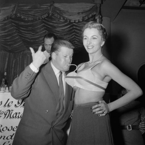 Hava ilə doldurulan büstqalter, 1950-ci il