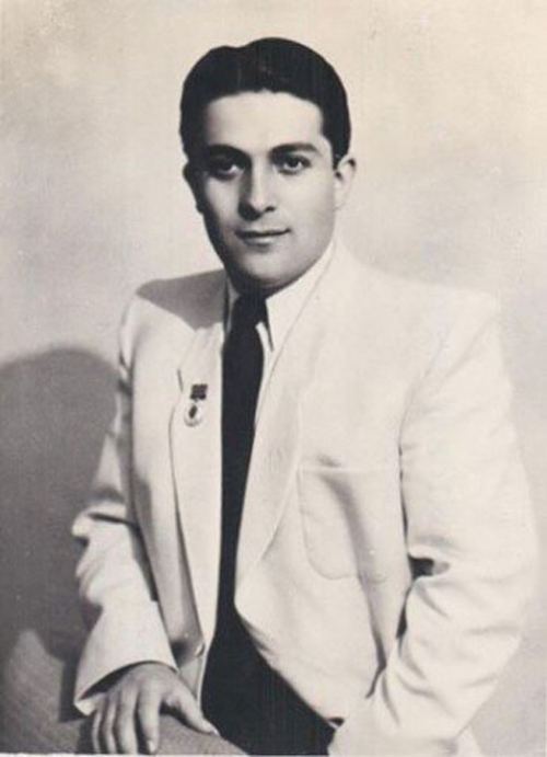 Rəşid Behbudov gənc yaşlarında