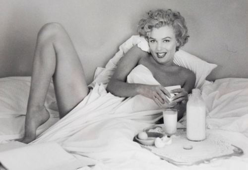 Merilin Monro səhər yeməyində