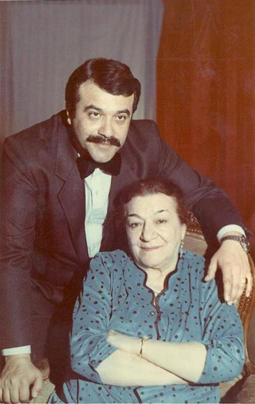 Nəsibə Zeynalova oğlu Cahangir Novruzovla