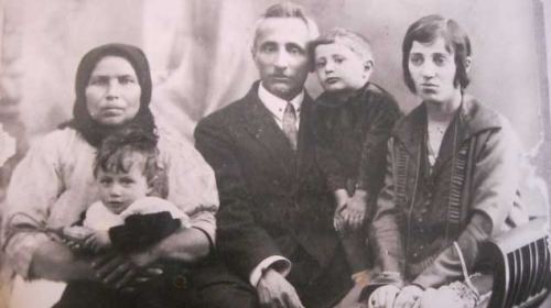 Abdulla Şaiq ailəsiylə, 1925-ci il