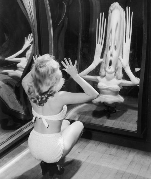 Merilin Monro əyri güzgüdə, 1950-ci il