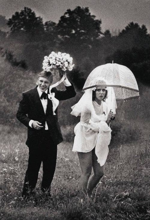 Yeni evlilər, 1977-ci il